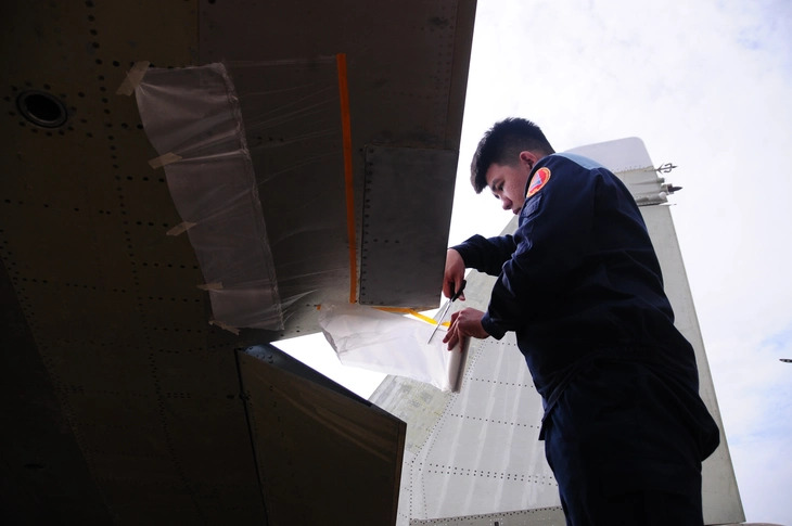 Factory A32 in Da Nang extends fighter jet service life through complex modernization overhaul- Ảnh 1.