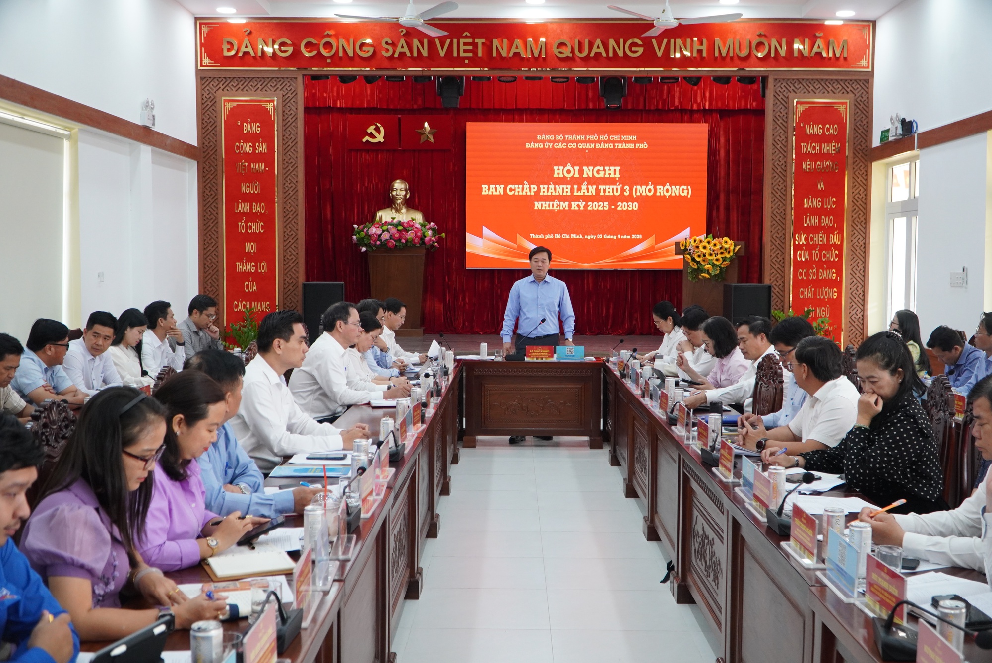 Phó bí thư thường trực Thành ủy TP.HCM: Tập trung hoàn thiện dự thảo Luật Đô thị đặc biệt - Ảnh 1.