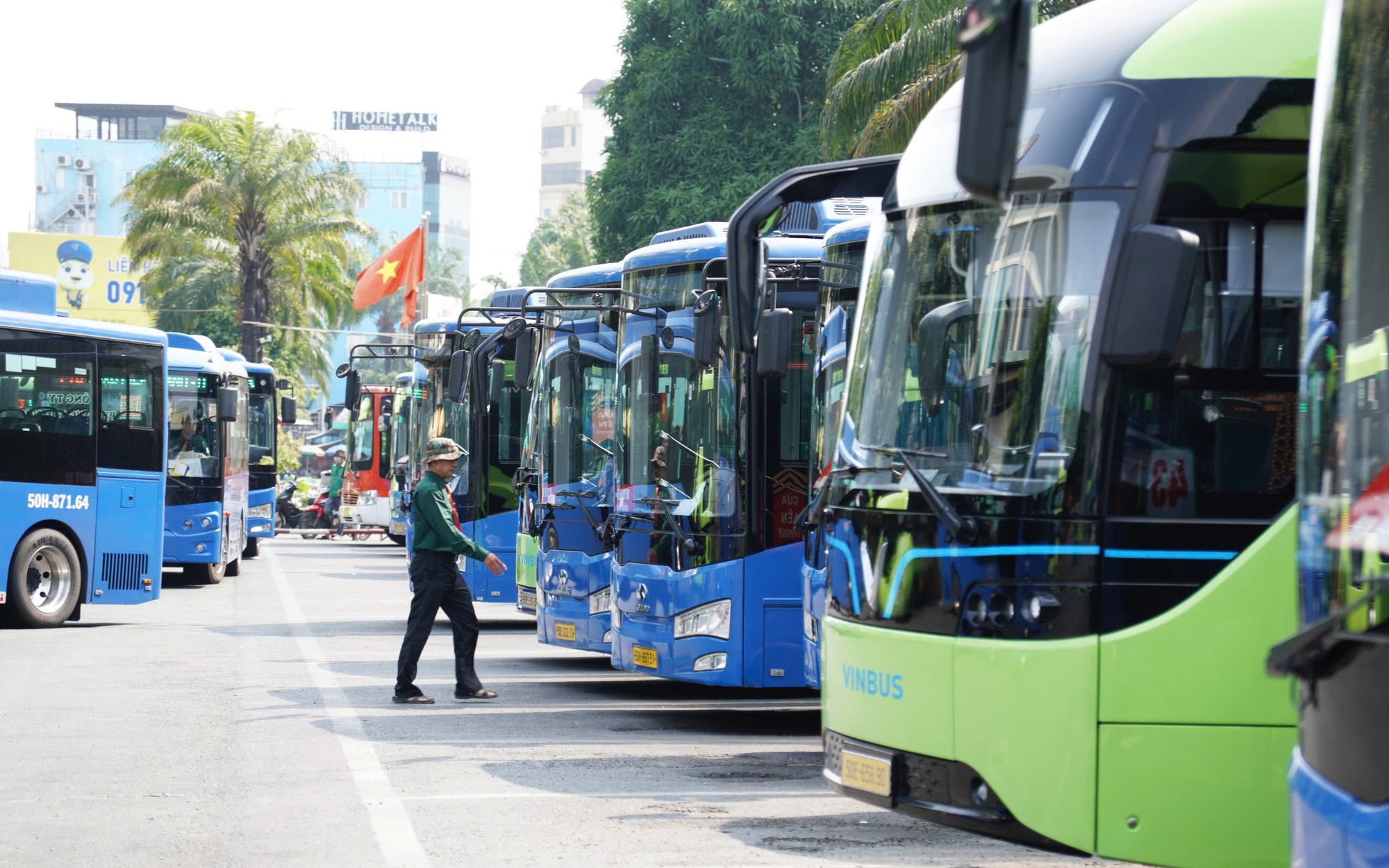 Ho Chi Minh City department seeks to pilot on-demand mini bus service - Ảnh 1.