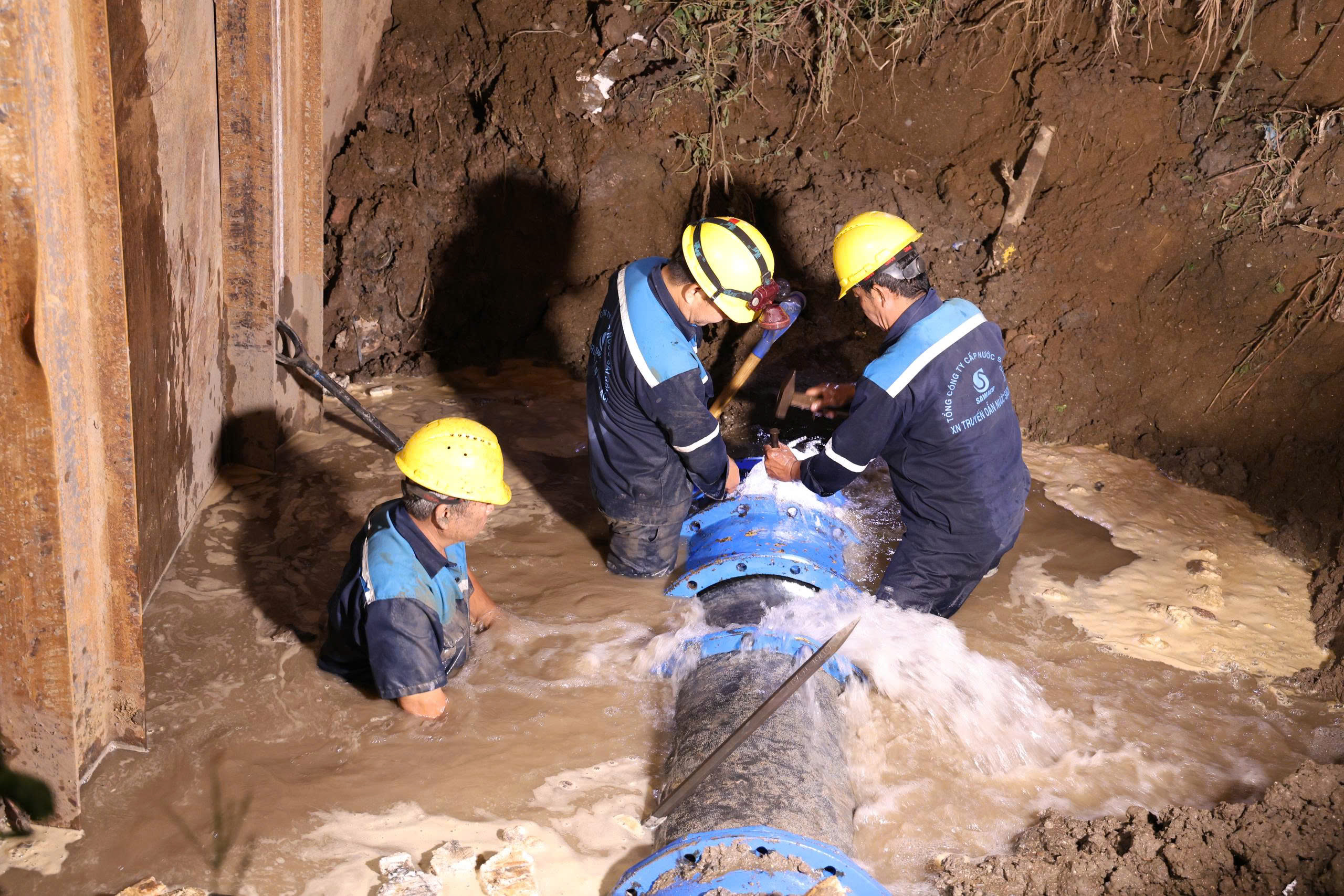 Bể ống nước khu Chợ Lớn khiến quận 8, Bình Tân, Nhà Bè, Cần Giờ, Bình Chánh cũ nước yếu 48 tiếng - Ảnh 1.