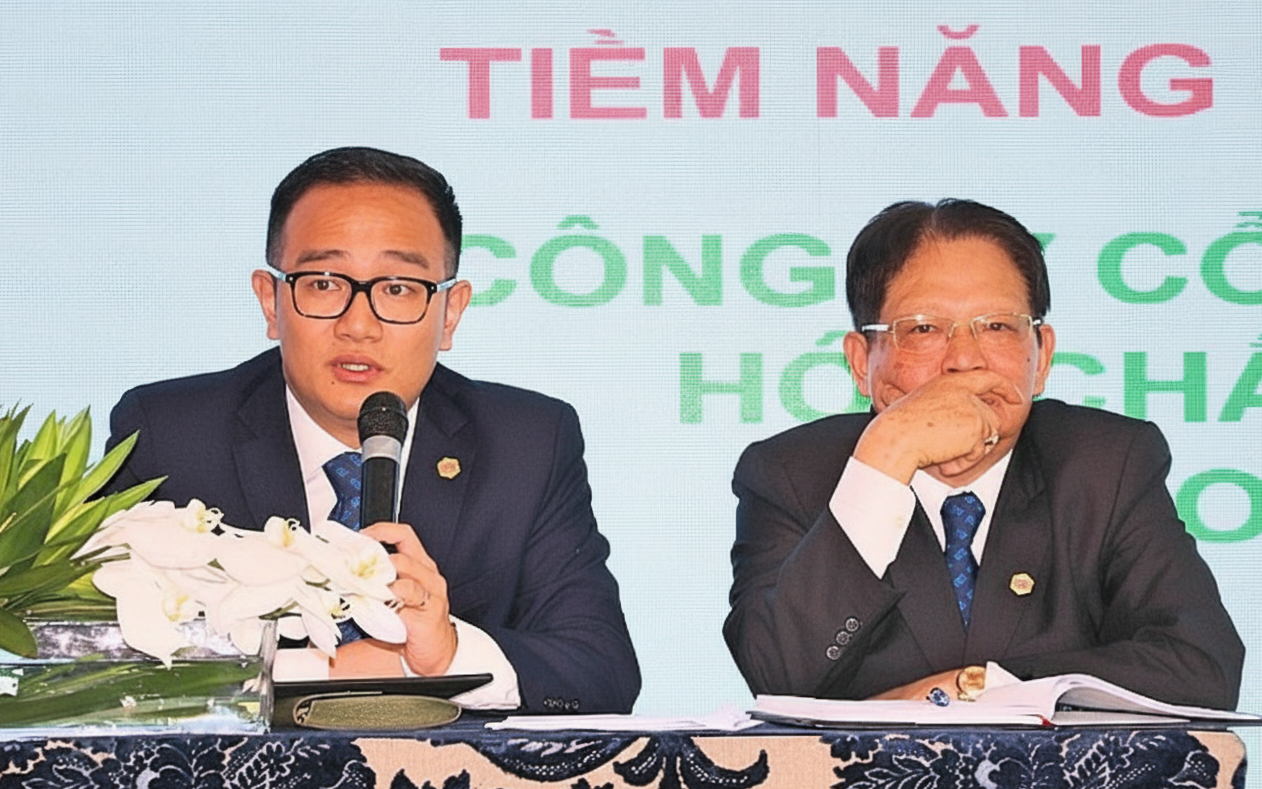 Lợi nhuận Hóa chất Đức Giang 'bốc hơi' mạnh sau khi lãnh đạo bị bắt - Ảnh 1.