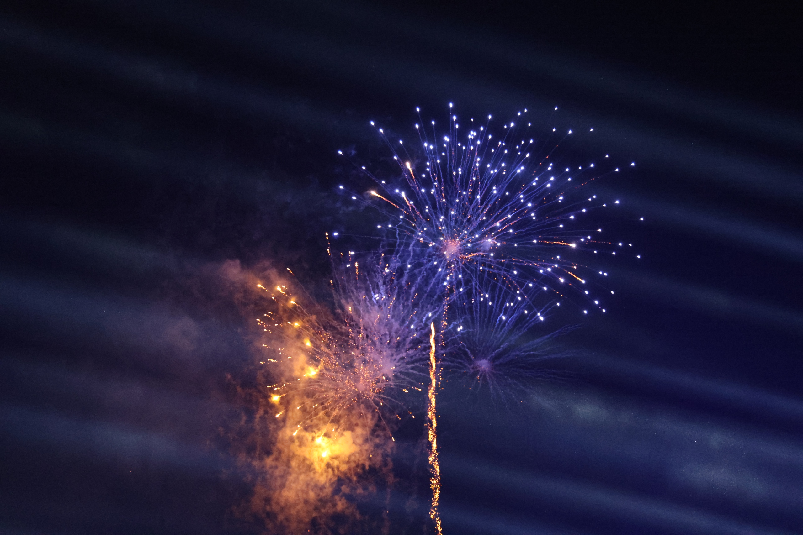 Rực rỡ pháo hoa đêm nghệ thuật 'Đồng Nai dòng chảy lịch sử - khát vọng tương lai' - Ảnh 6.