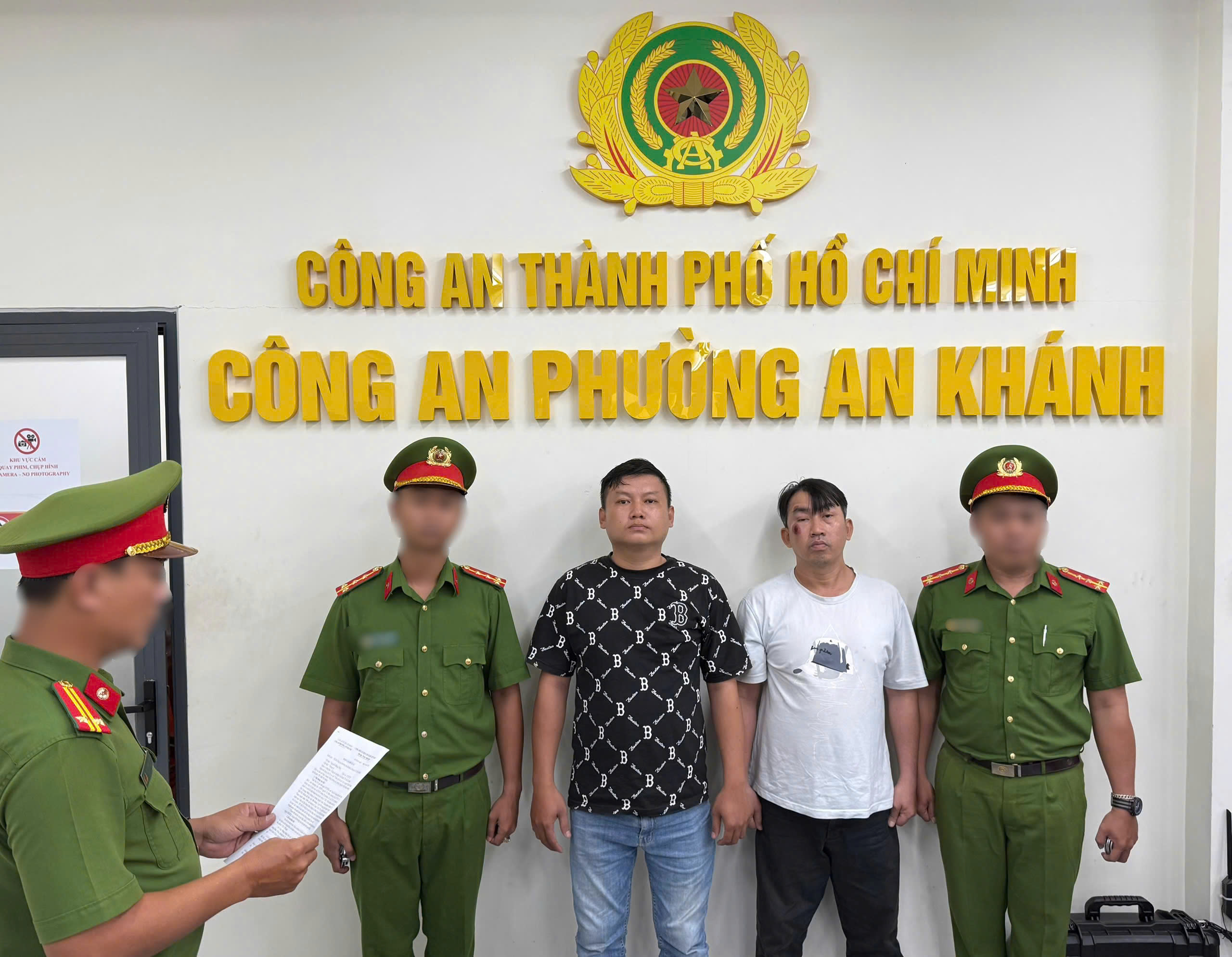 Bóp Còi Xe Gây Ọn Ào: Hai Người Đàn Ông Đánh Nhau Trên Đường Mai Chí Thọ