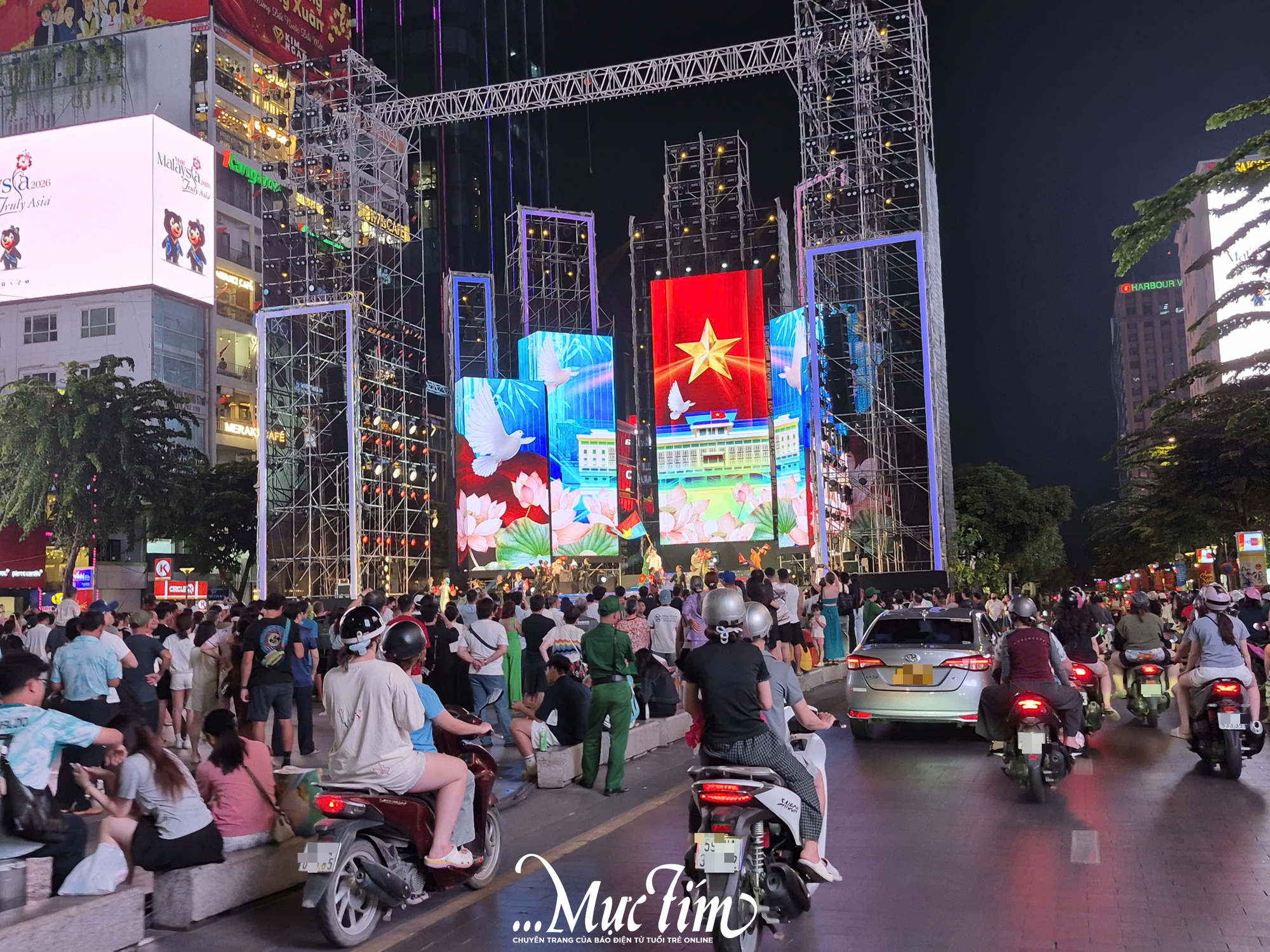 Gợi ý các điểm gửi xe khi xem pháo hoa lễ 30-4- Ảnh 1.