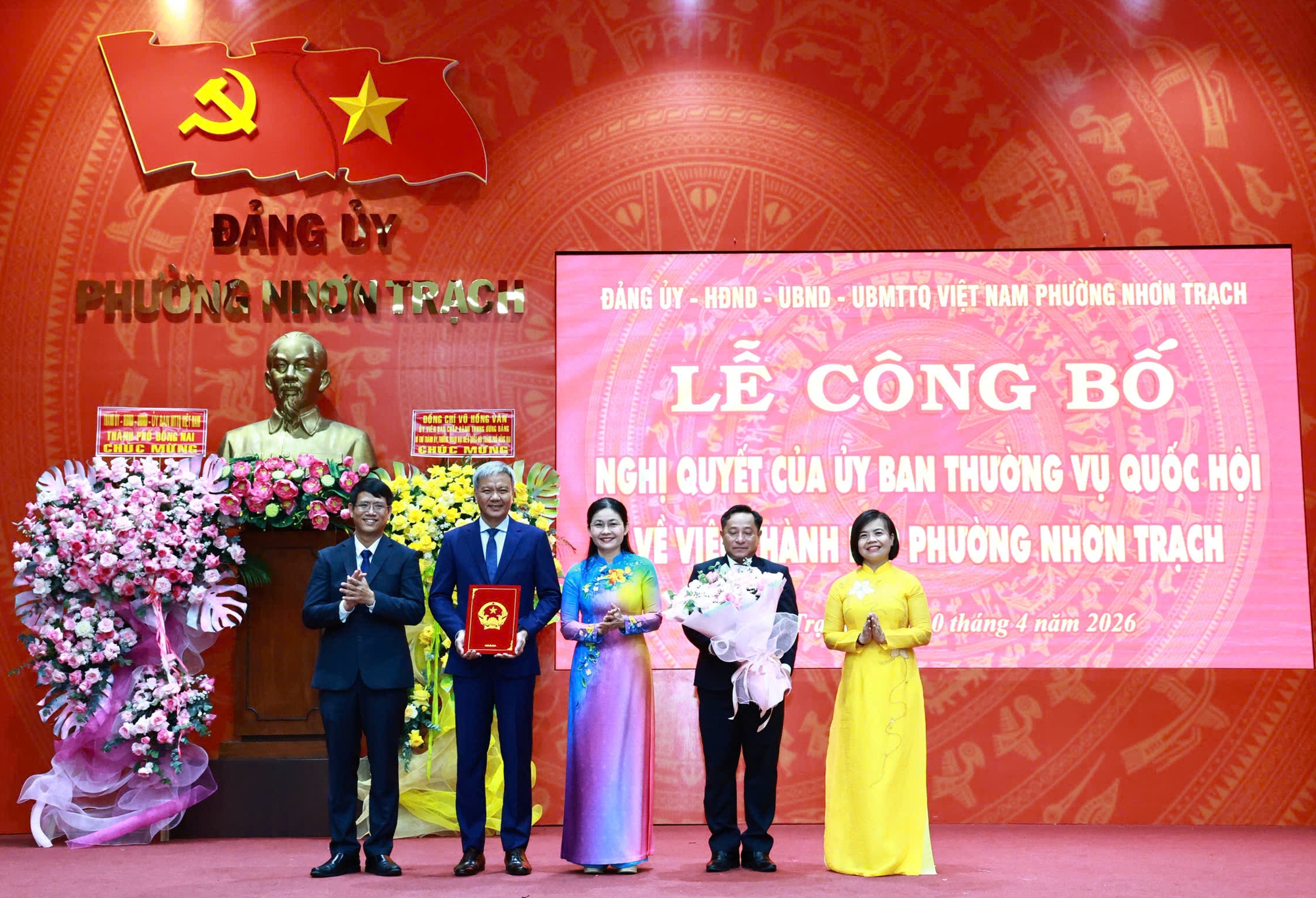 Đồng Nai làm lễ công bố thành lập 10 phường mới, chính thức hoạt động từ ngày 30-4 - Ảnh 1.