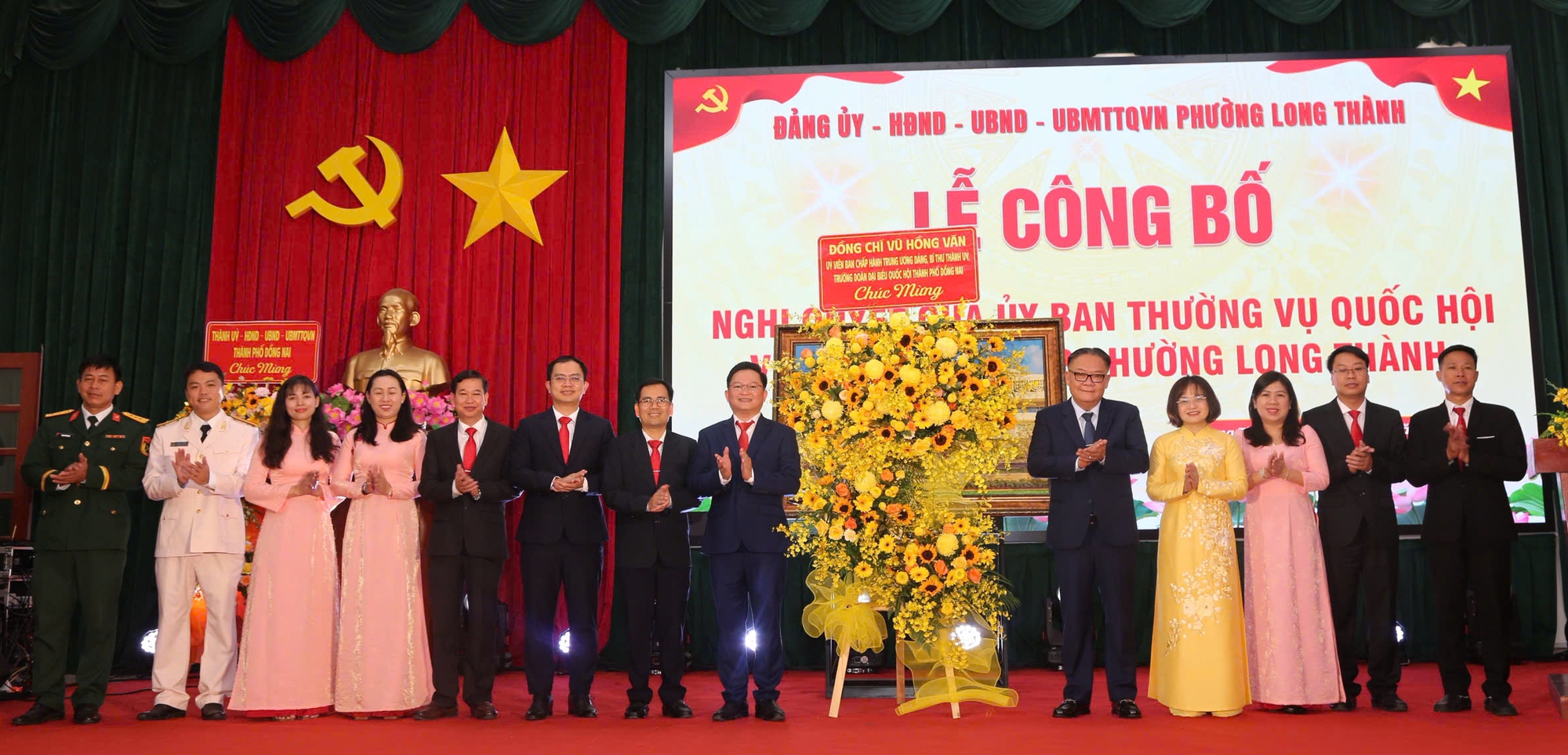 Đồng Nai làm lễ công bố thành lập 10 phường mới, chính thức hoạt động từ ngày 30-4 - Ảnh 7.