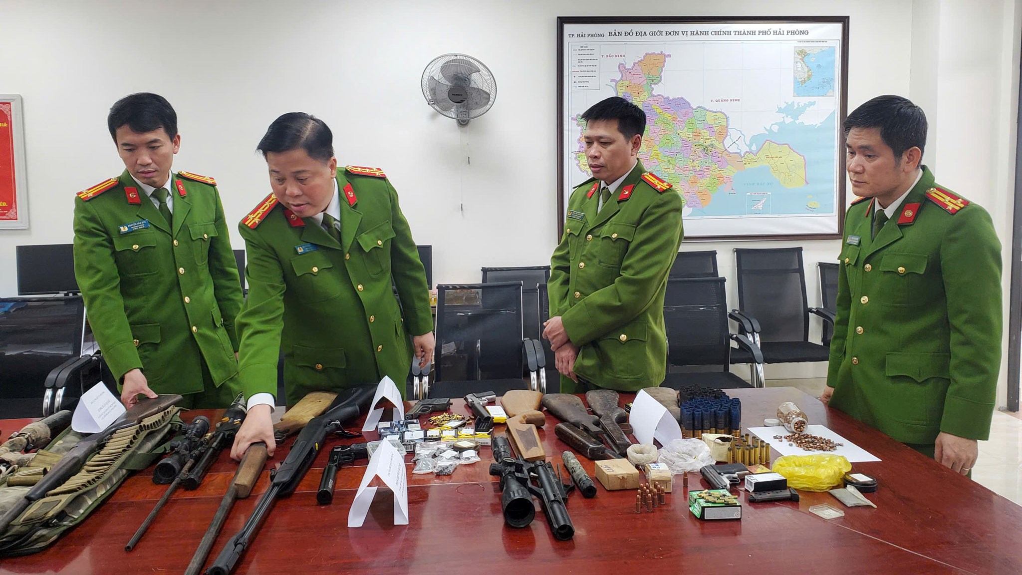 Bắt nữ quái đất cảng cầm đầu đường dây mua bán, chế tạo súng quy mô lớn - Ảnh 2.