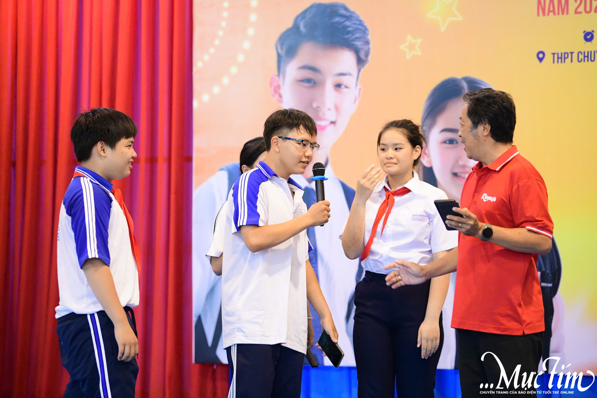 Ngày hội Tự tin vào lớp 10 tại Trường THPT chuyên Lê Quý Đôn: gỡ rối nhiều thắc mắc cho học sinh - Ảnh 2.