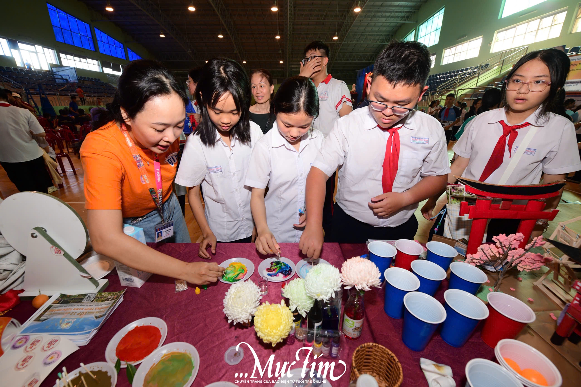 Ngày hội Tự tin vào lớp 10 tại Trường THPT chuyên Lê Quý Đôn: gỡ rối nhiều thắc mắc cho học sinh - Ảnh 12.