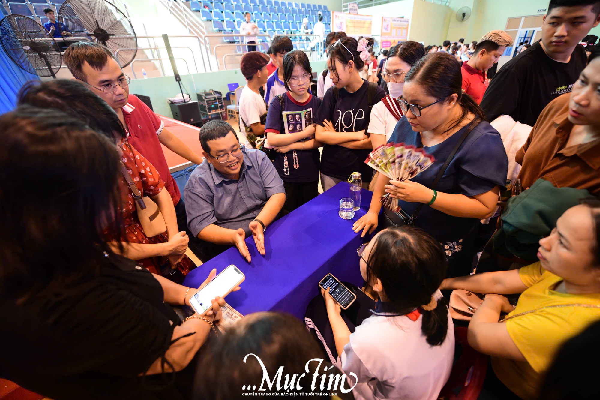 Ngày hội Tự tin vào lớp 10 tại Trường THPT chuyên Lê Quý Đôn: gỡ rối nhiều thắc mắc cho học sinh - Ảnh 17.