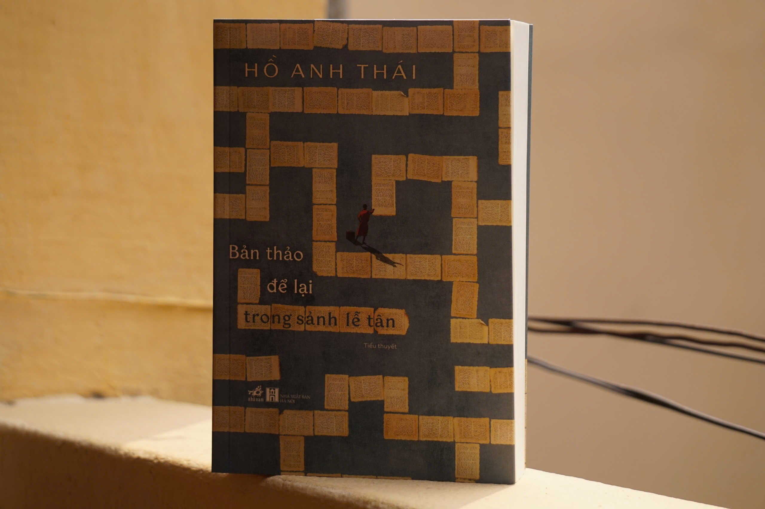 «Το χειρόγραφο αφέθηκε στον χώρο της υποδοχής» και εμφανίστηκε ένας «ώριμος» Χο Ανχ Ταϊλανδός.