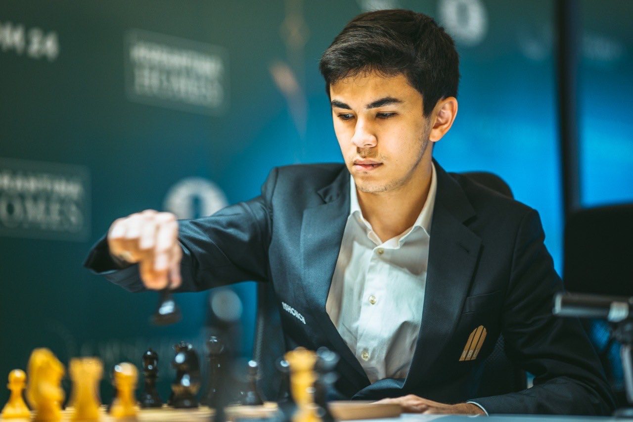 Le joueur d'échecs Sindarov, âgé de 20 ans, égale le record du champion ...