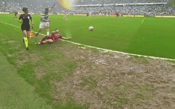 Memphis Depay gây sốt khi đi xem bóng đá bằng trực thăng - Ảnh 1.