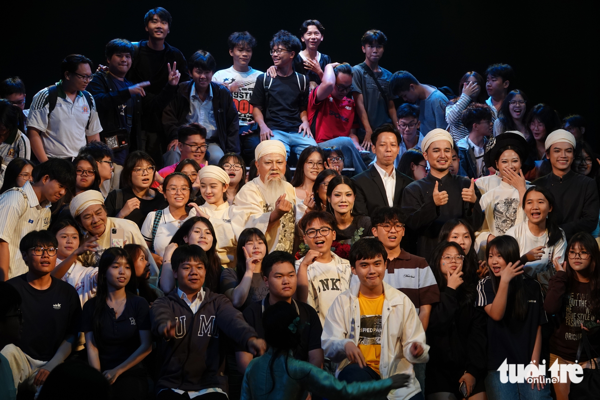 Học sinh TP.HCM được thưởng thức vở kịch lịch sử 'Yêu là thoát tội'