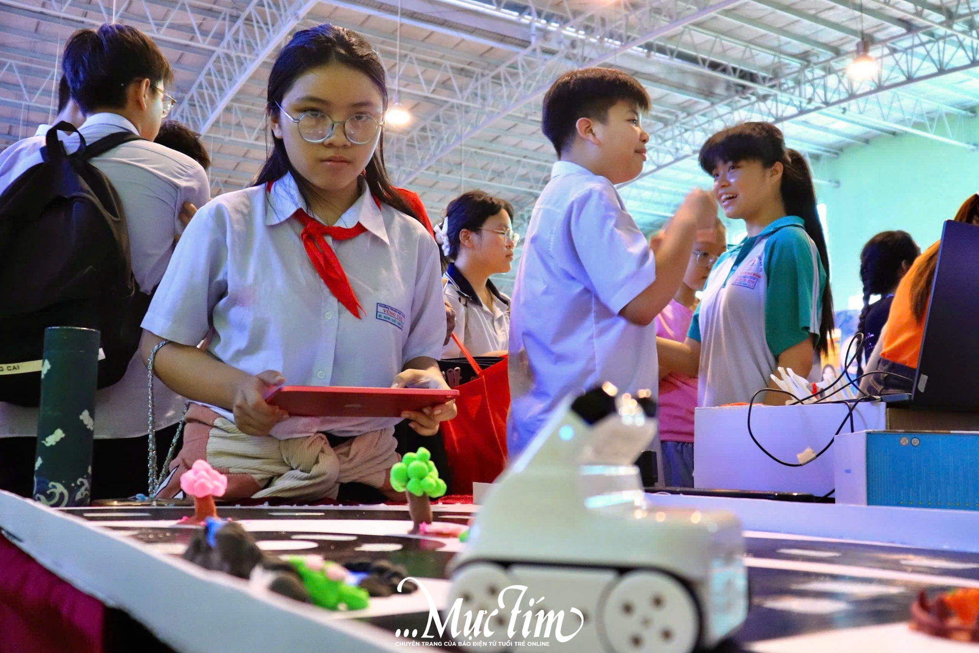 Trải nghiệm không gian khoa học đầy màu sắc tại Ngày hội Tự tin vào lớp 10 - Ảnh 1.