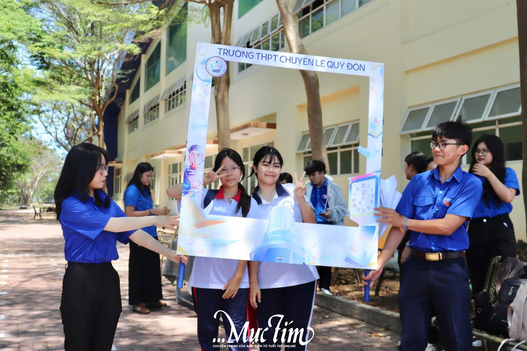 Nghe học sinh Trường THPT chuyên Lê Quý Đôn chia sẻ về môi trường học tập- Ảnh 1. Nghe học sinh Trường THPT chuyên Lê Quý Đôn chia sẻ về môi trường học tập- Ảnh 1.