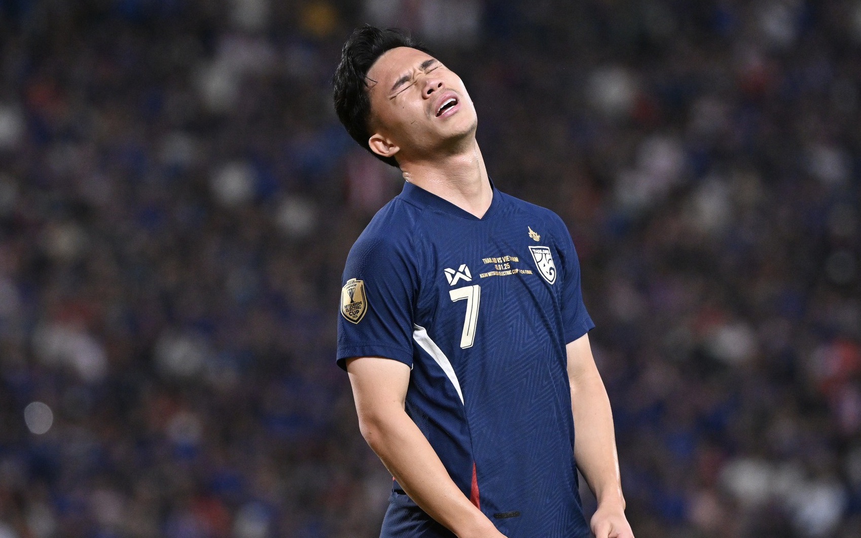 Bàn thắng thiếu fair-play của Supachok 'tái hiện' trên sân cỏ châu Âu - Ảnh 1.