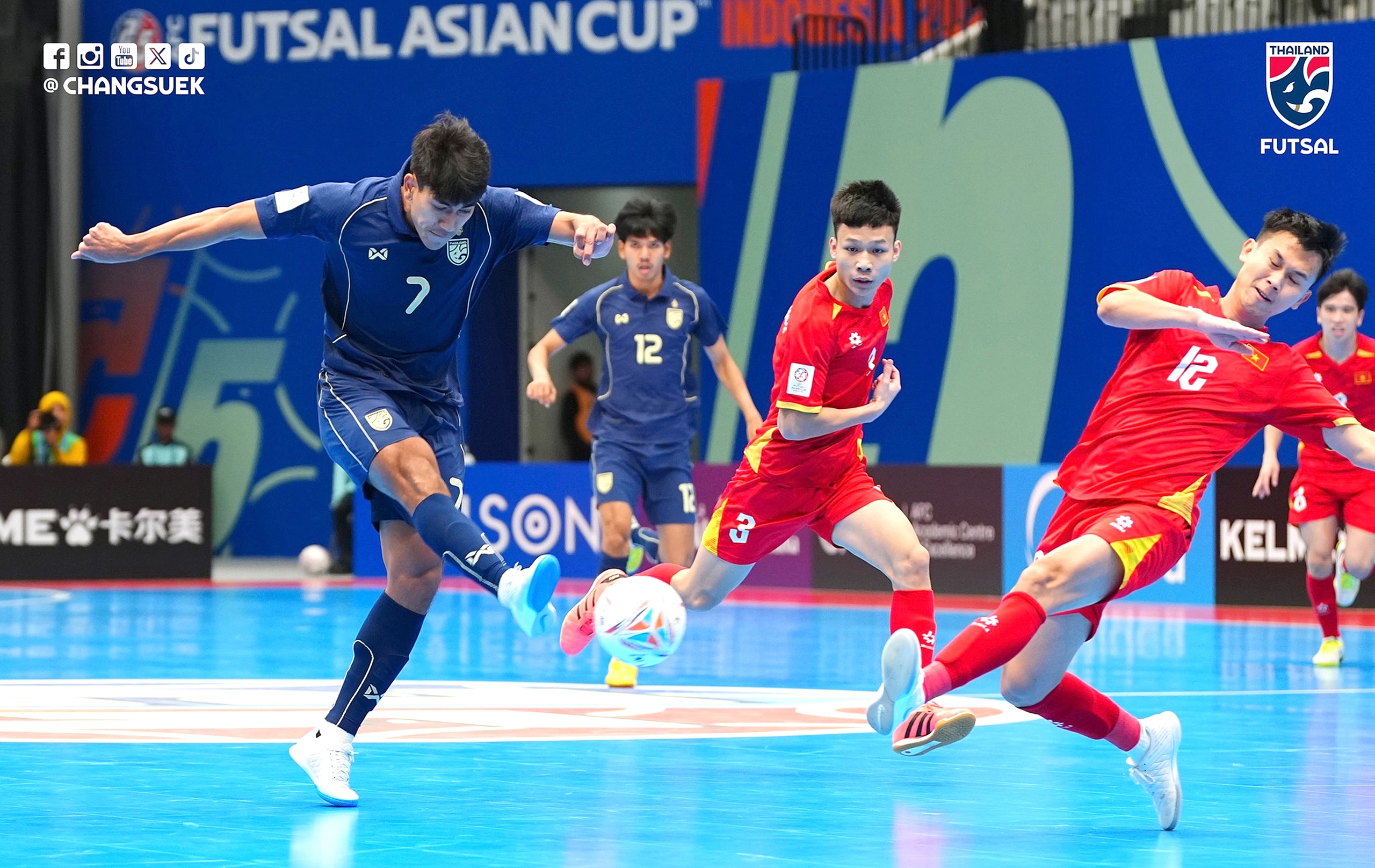Video: Nhan Gia Hưng thể hiện đẳng cấp, mở điểm cho tuyển futsal Việt Nam - Ảnh 1.