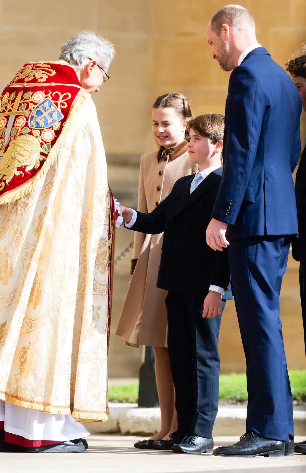 Gia đình Công nương Kate Middleton dự lễ Phục sinh sau 2 năm vắng mặt - Ảnh 4.