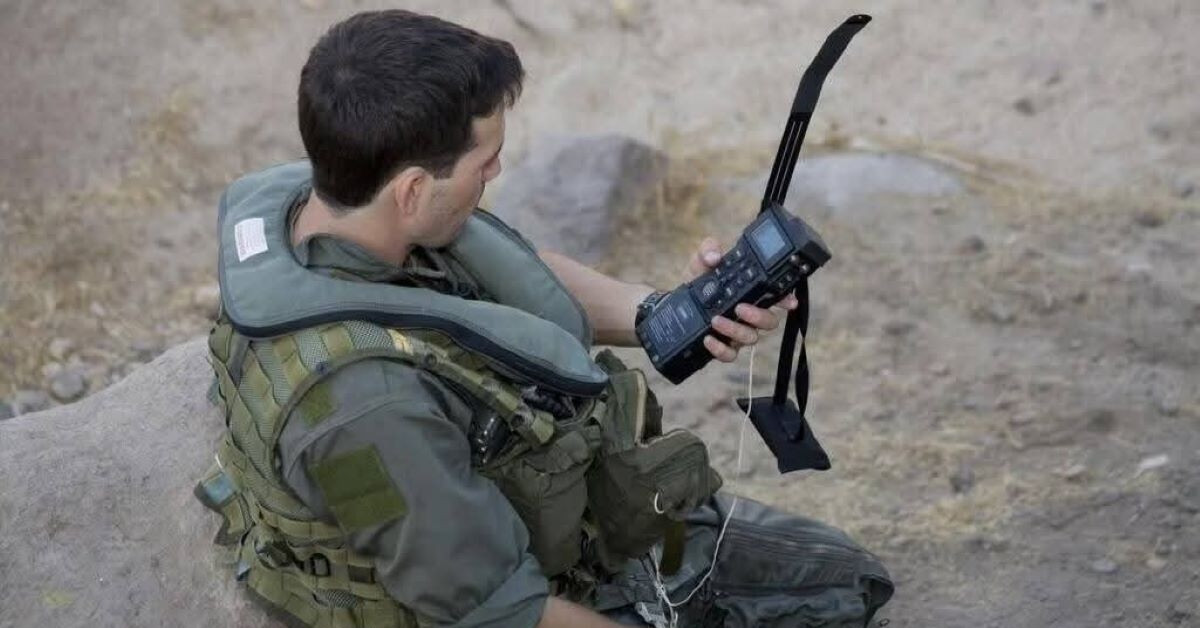 Thiết bị 'tàng hình' giúp phi công F-15E ẩn mình suốt 48 giờ giữa lãnh thổ Iran - Ảnh 1. F-15 - Ảnh 1.