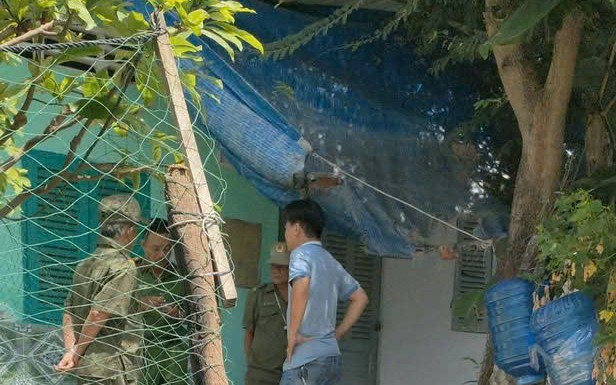 Phát hiện nam thanh niên dương tính ma túy, nằm chết trên cầu bên cạnh chiếc xe máy - Ảnh 3.