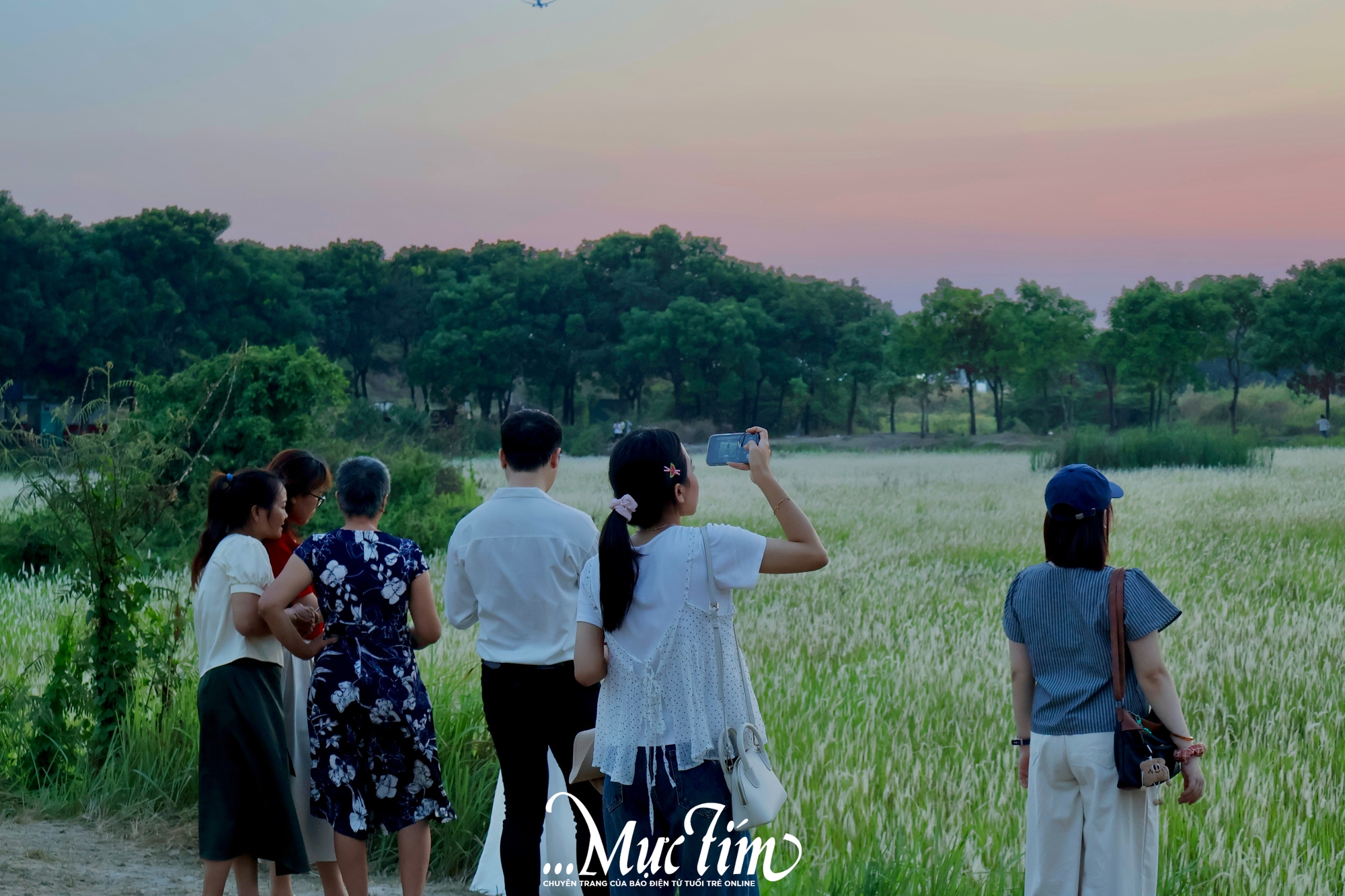 Những 'tọa độ' đón hoàng hôn thơ mộng ở làng đại học - Ảnh 6.