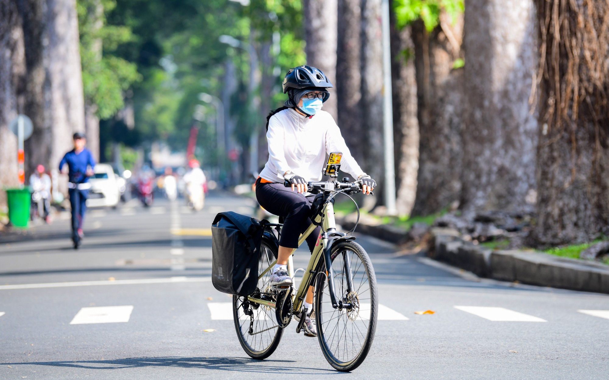 Nắng nóng kéo dài, làm sao giữ trẻ an toàn? - Ảnh 1.