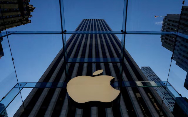 Vietnam's Apple fans await foldable iPhone as market seeks fresh momentum- Ảnh 1.