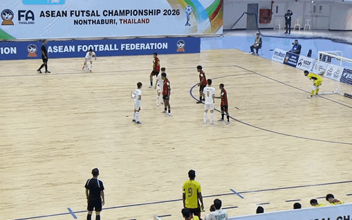 Video: Thủ môn Phạm Văn Tú ghi bàn từ sân nhà cho tuyển futsal Việt Nam - Ảnh 1.