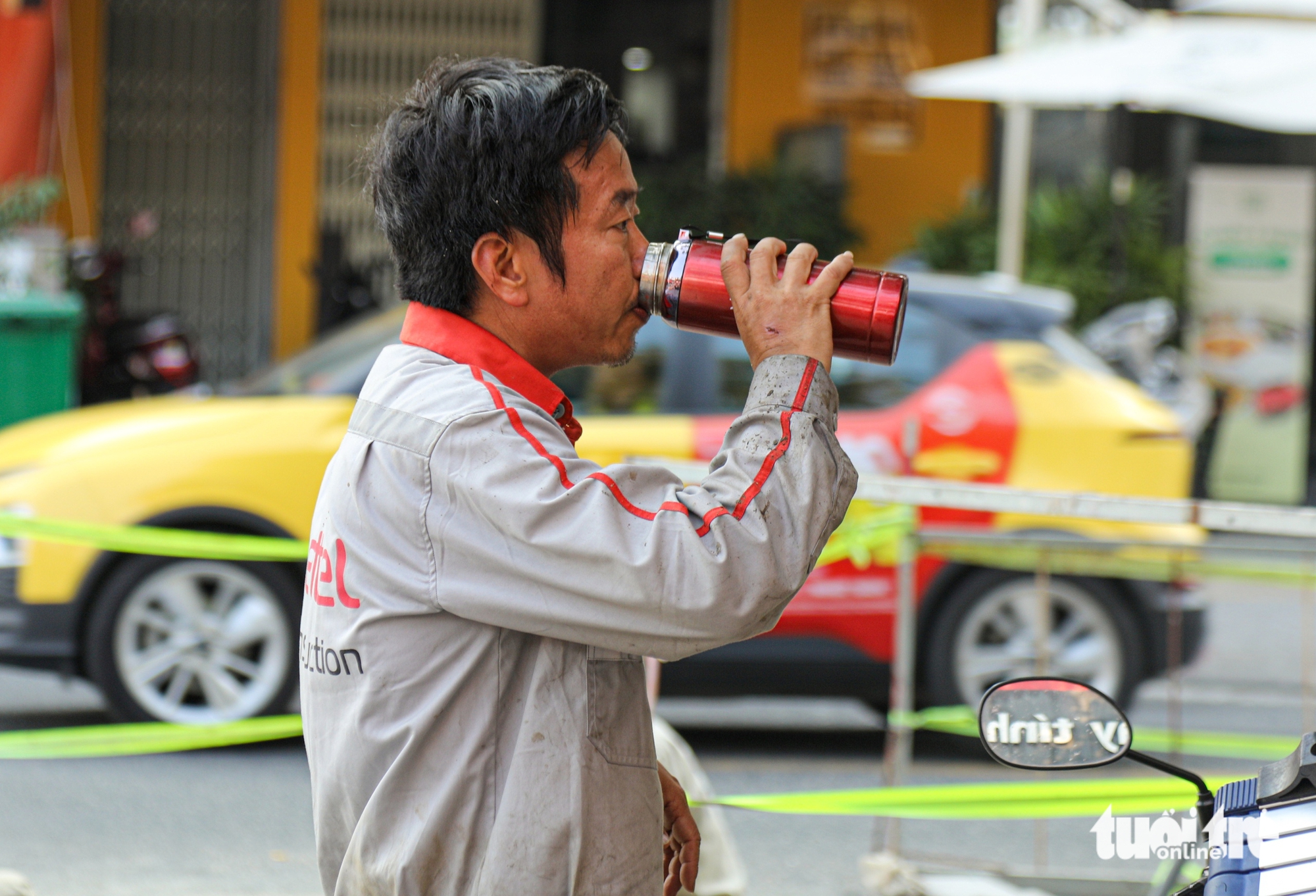 Da Nang workers struggle under scorching heat - Ảnh 4.