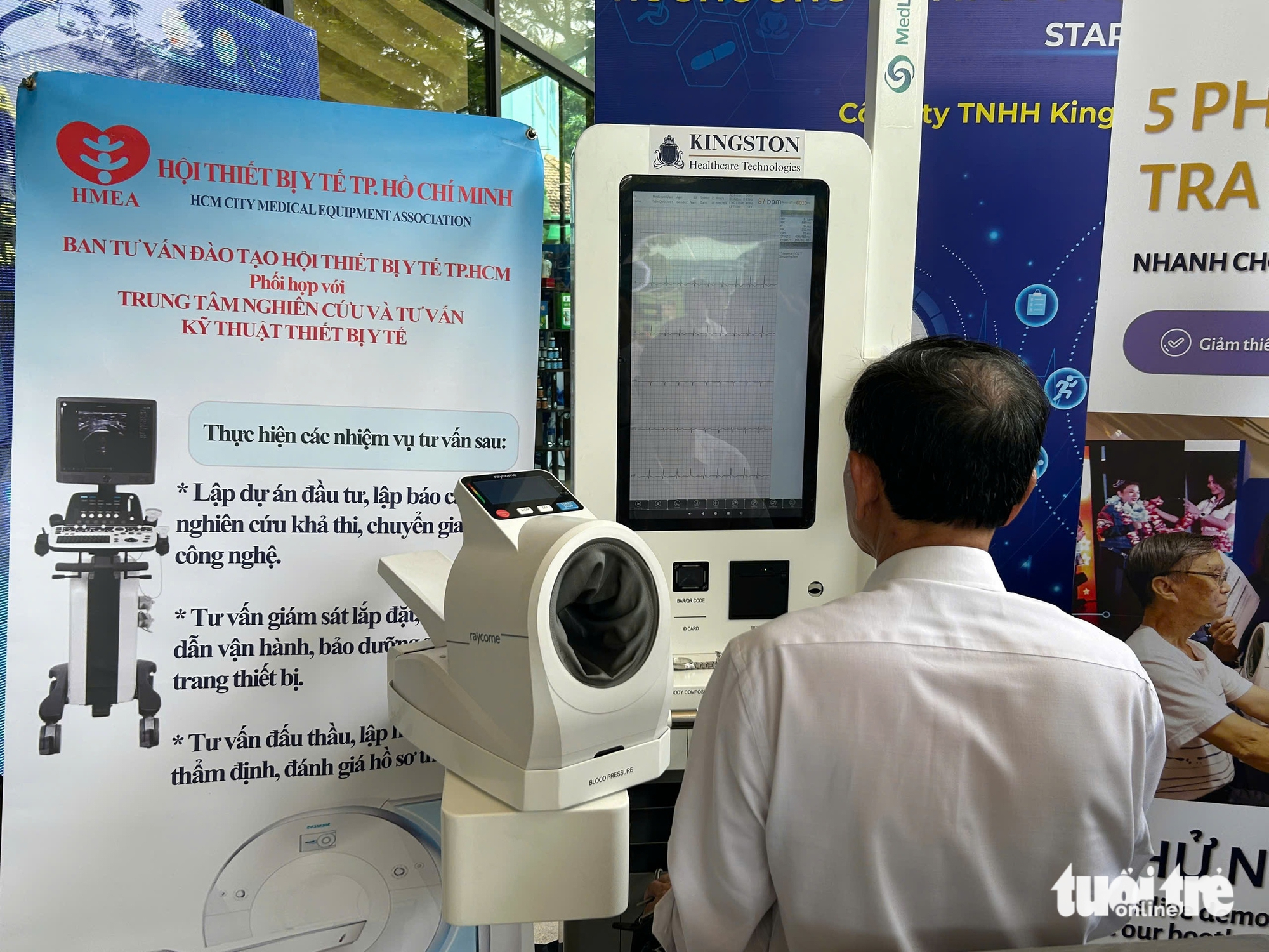 Hướng tới 'hộ chiếu sức khỏe' toàn dân, y tế TP.HCM đẩy mạnh chuyển đổi số - Ảnh 3.