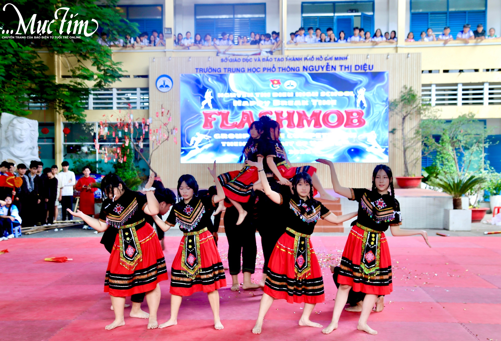 Teen Trường THPT Nguyễn Thị Diệu quẩy flashmob trong giờ ra chơi - Ảnh 2.