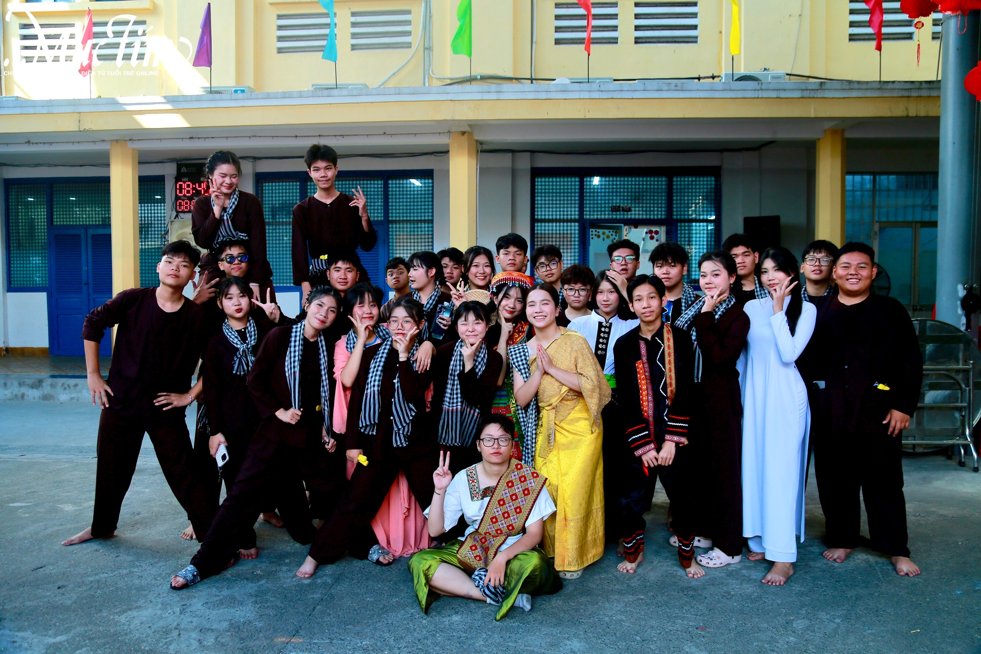 Teen Trường THPT Nguyễn Thị Diệu quẩy flashmob trong giờ ra chơi - Ảnh 11.