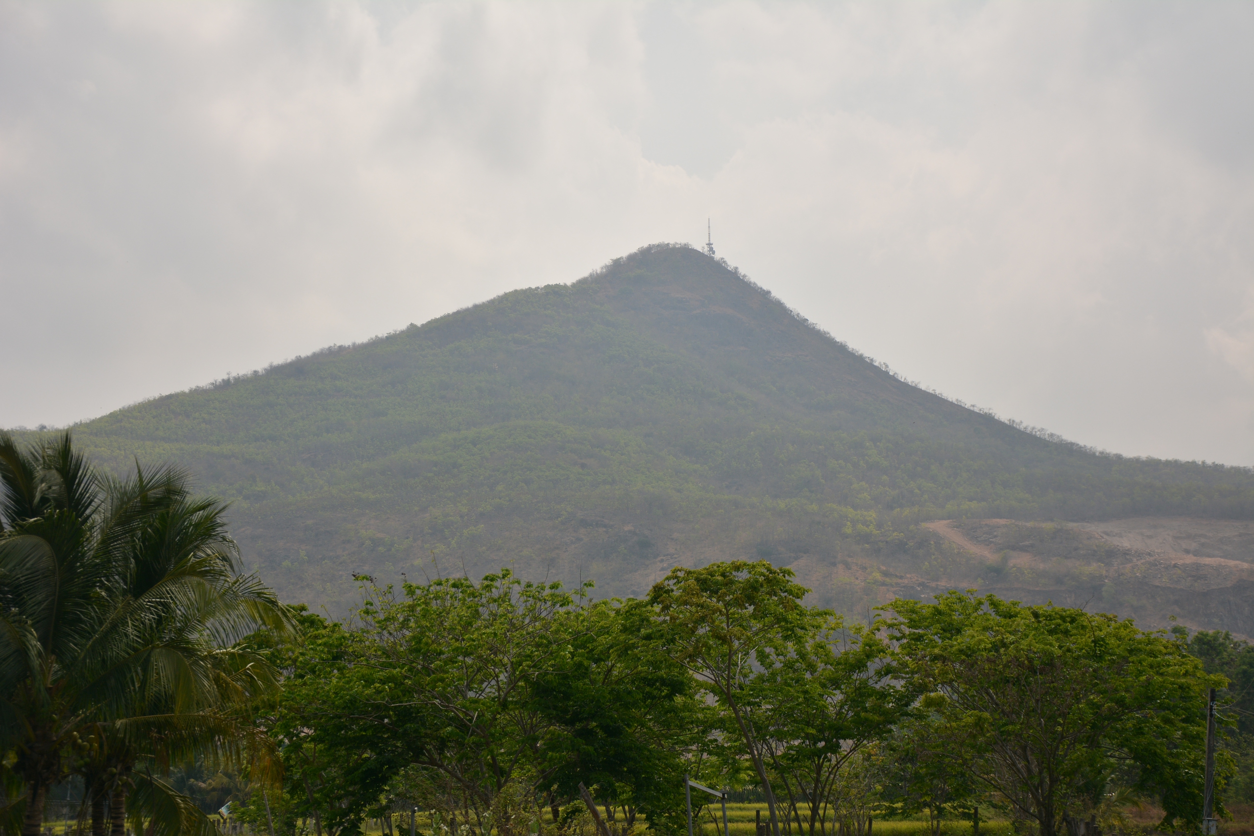 Núi Tà Zôn - Ảnh 1.