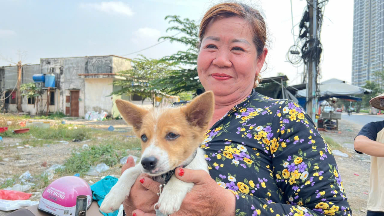 In Ho Chi Minh City, ‘nomadic’ vendors trail construction boom, following workers from site to site - Ảnh 2.