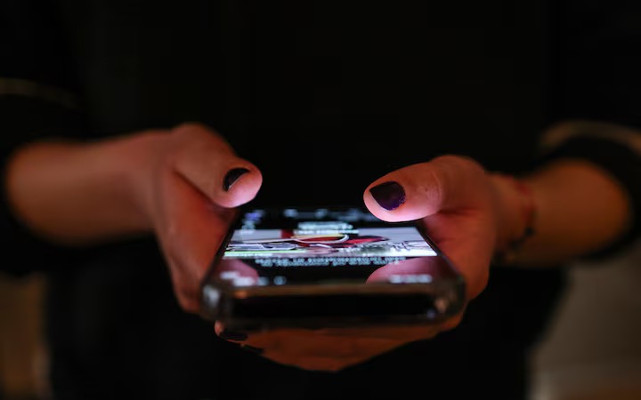 EU age verification app ready as Europe moves to curb children's social media access - Ảnh 1.