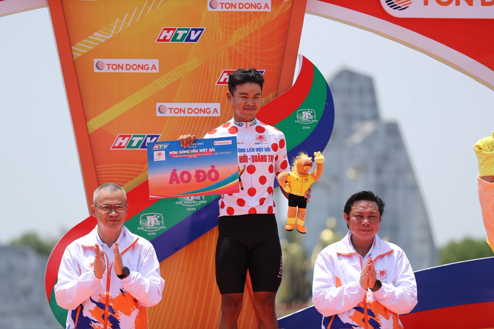 Cúp truyền hình - Ảnh 1.