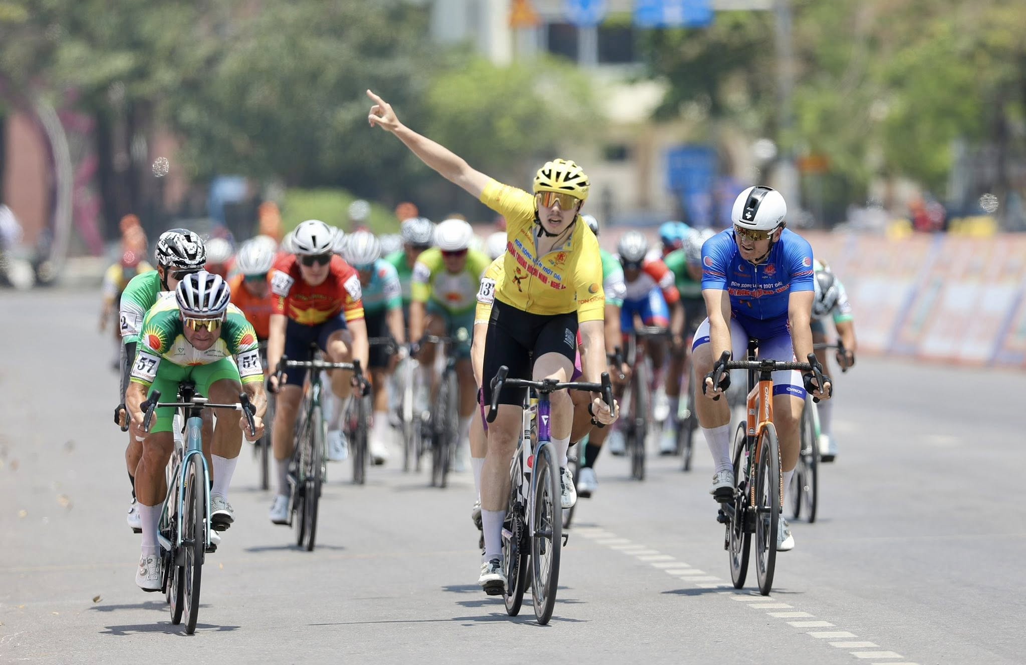 Cúp truyền hình - Ảnh 2.