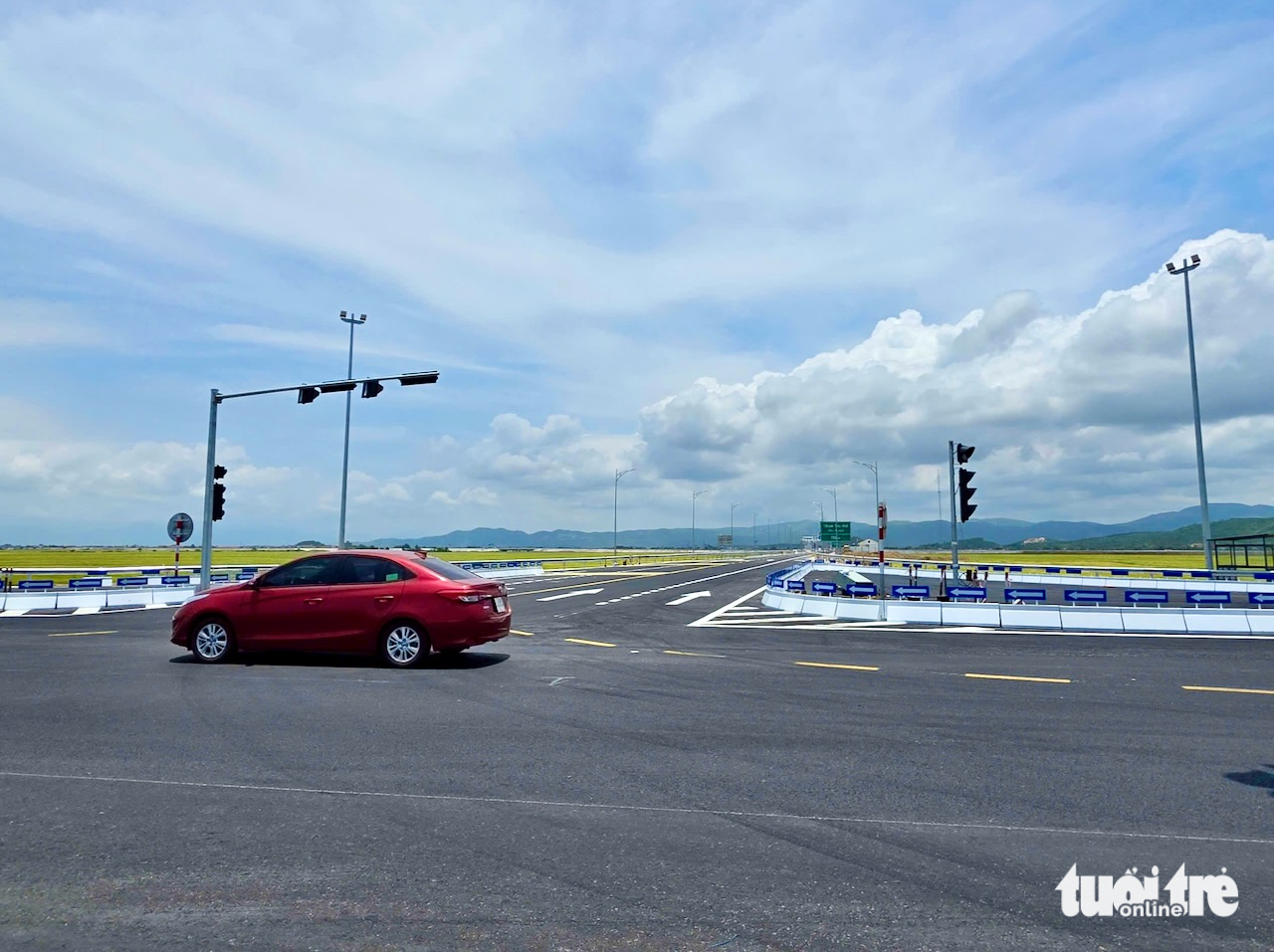 Ngày đầu khai thác 58km cao tốc Bắc - Nam qua Đắk Lắk - Ảnh 6.