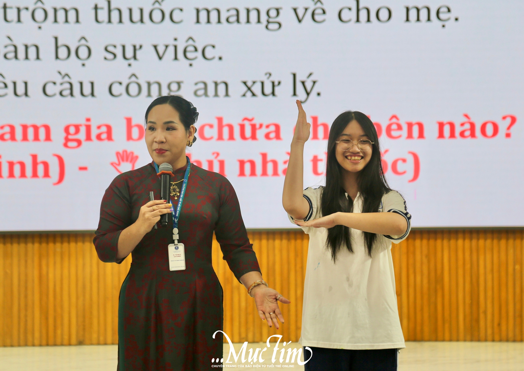 Học sinh cuối cấp trải nghiệm làm sinh viên tại Trường đại học Luật TP.HCM  - Ảnh 4.