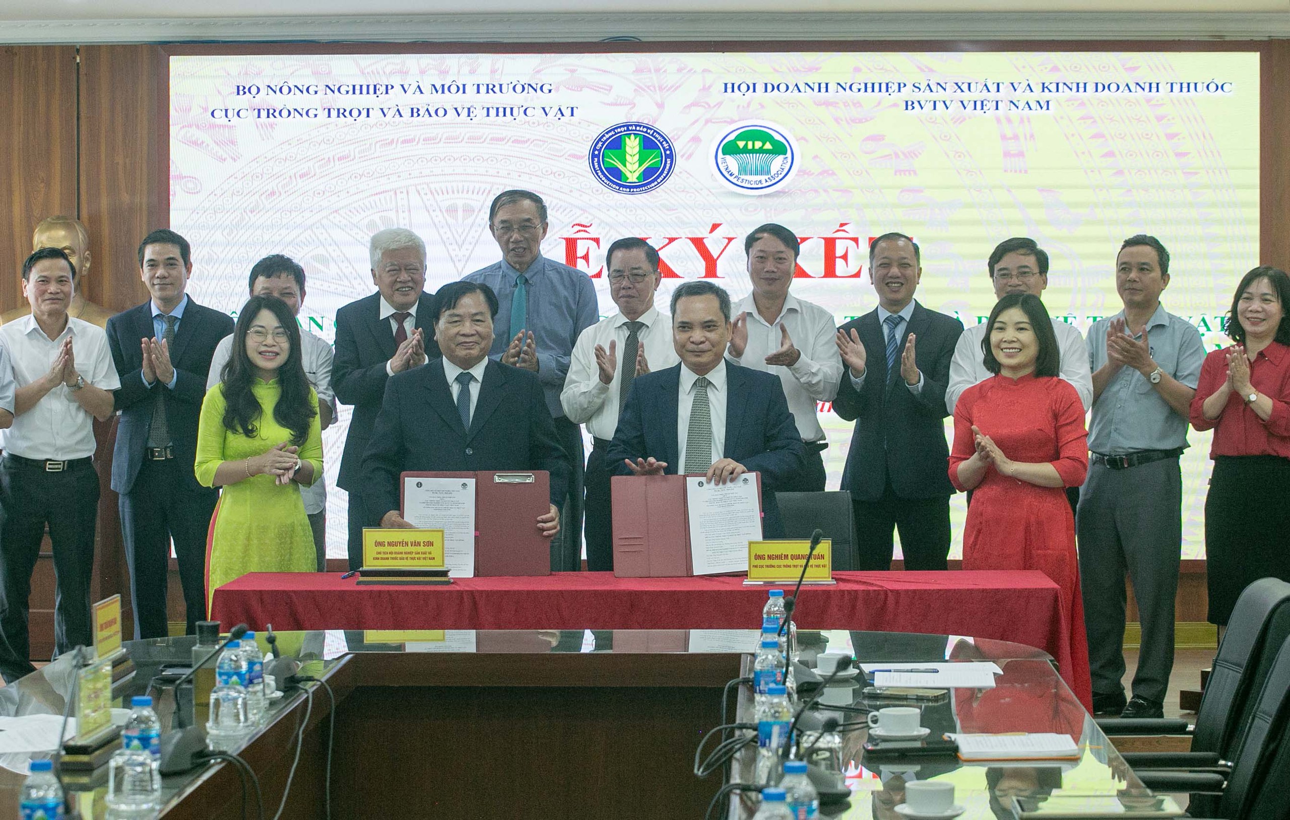Ngành trồng trọt 'bắt tay' với 3 hiệp hội ngăn chặn giống, phân bón, thuốc sâu giả, kém chất lượng - Ảnh 1.
