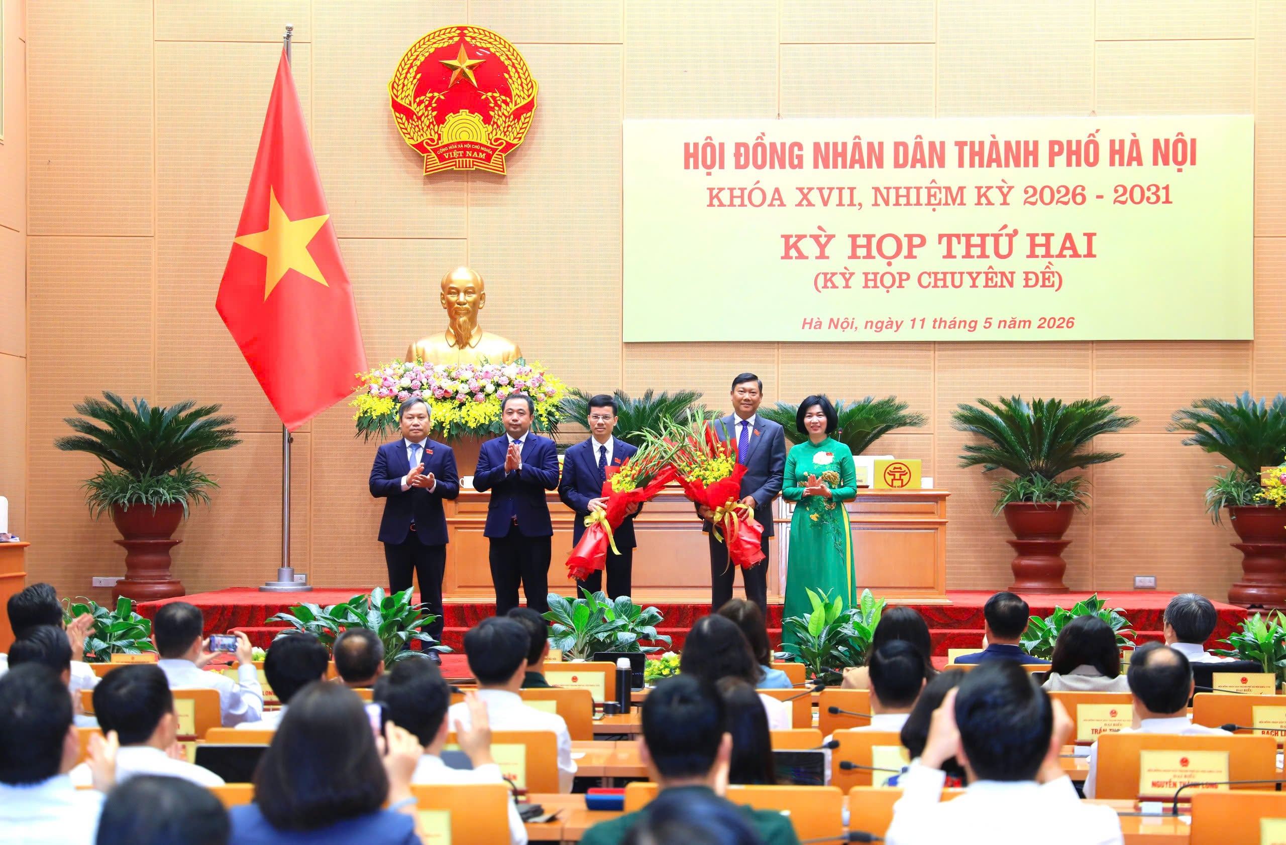 Ông Đỗ Anh Tuấn và ông Bùi Duy Cường làm Phó chủ tịch UBND TP Hà Nội - Ảnh 4. Hà Nội - Ảnh 4.