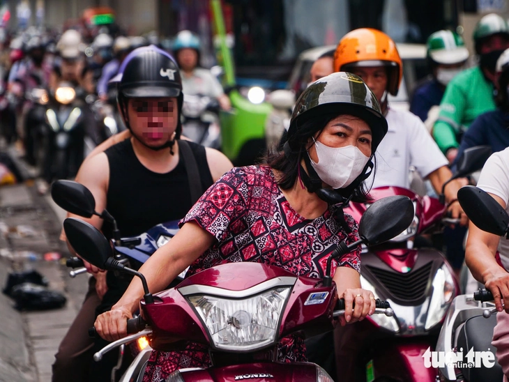 HĐND TP Hà Nội chưa xem xét, thông qua đề án vùng phát thải thấp để hạn chế, cấm xe máy xăng - Ảnh 1.