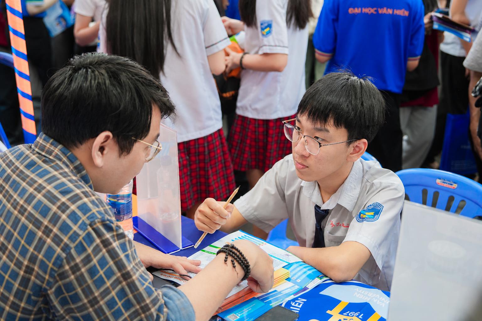 Xét học bạ nhận học bổng 100% tại Trường Đại học Văn Hiến - Ảnh 1.