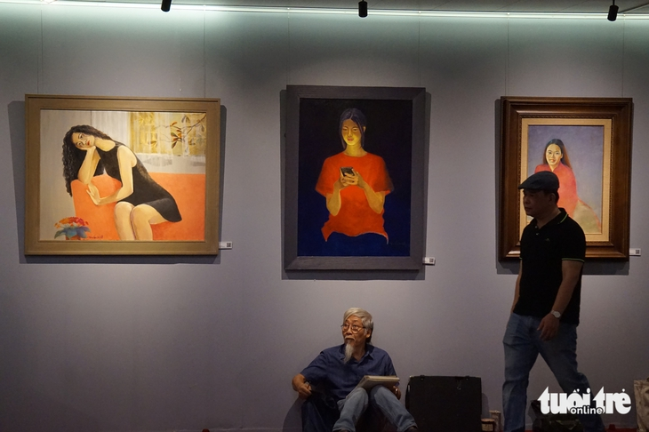 Hanoi exhibition explores diverse visions of contemporary women in over 100 artworks - Ảnh 3.
