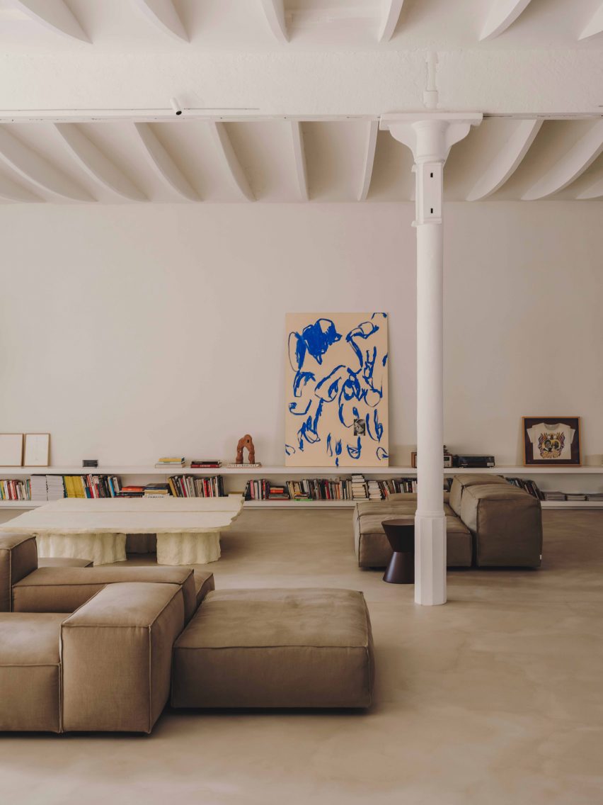 8 không gian sống nơi những bộ sofa độc đáo tạo điểm nhấn ấn tượng - Ảnh 9.
