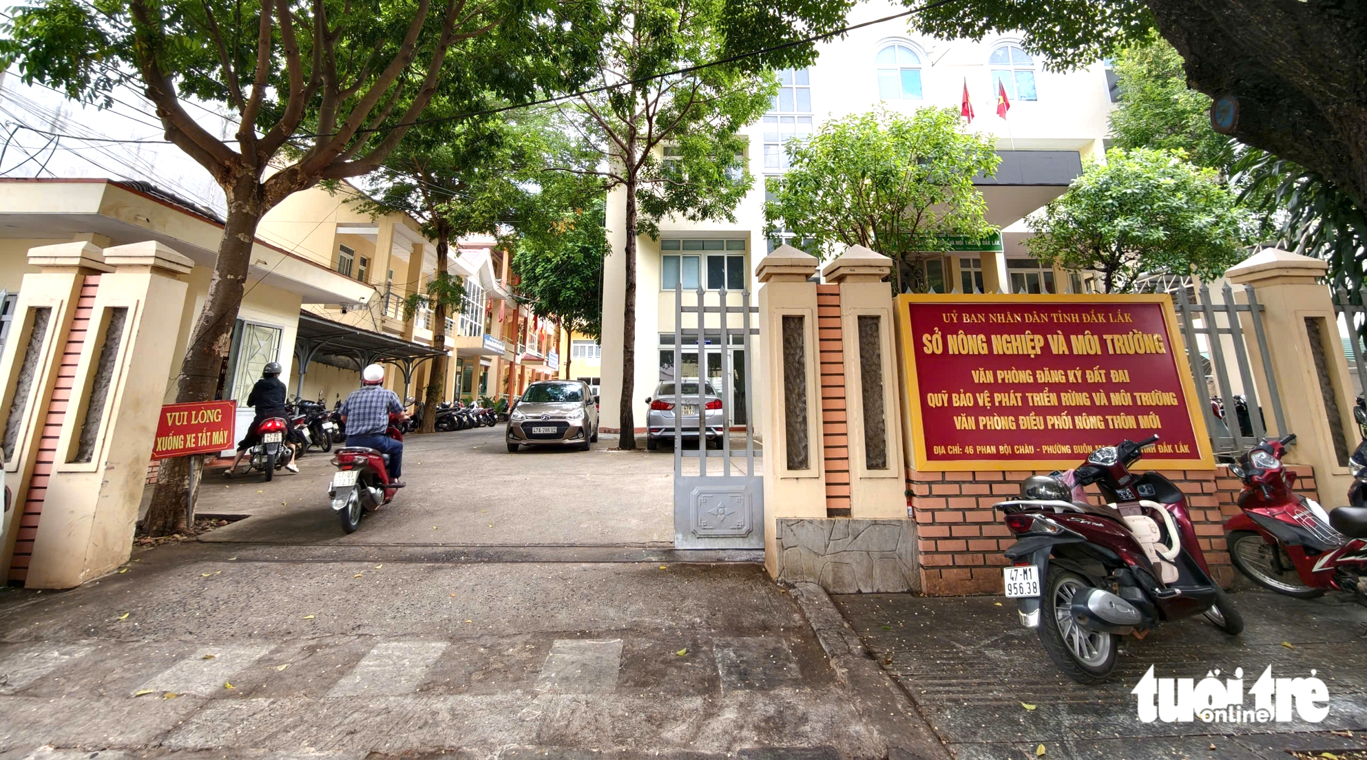 Vừa tuyển hơn 100 viên chức, Văn phòng đăng ký đất đai Đắk Lắk tuyển thêm 30 nhân sự hợp đồng - Ảnh 1.