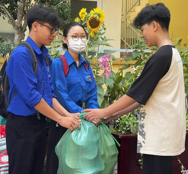 Học sinh Trường THPT Bình Chánh kết nạp Đảng ở tuổi 18- Ảnh 5.