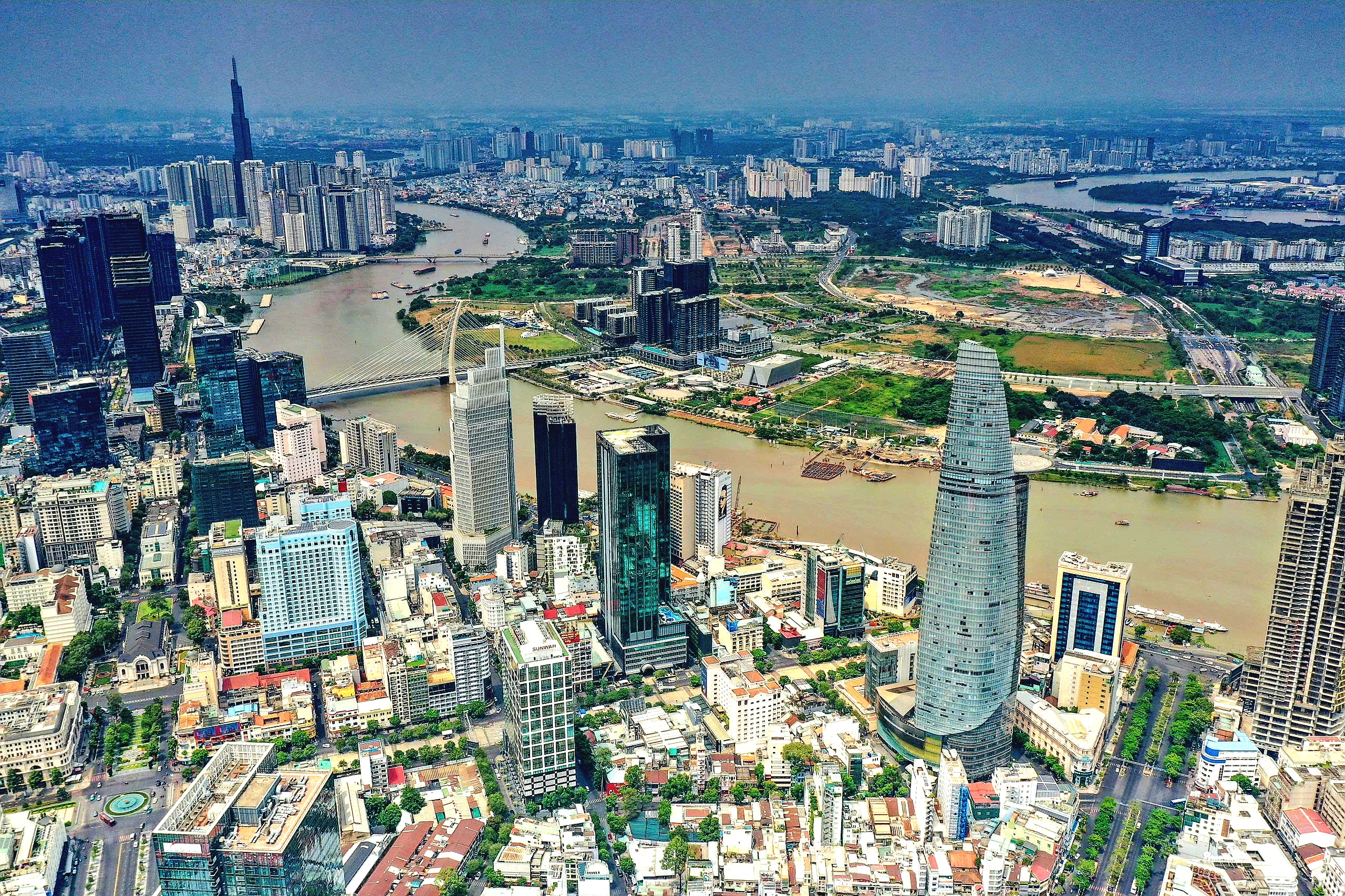 Thành phố 'nằm ngang' - Ảnh 1.