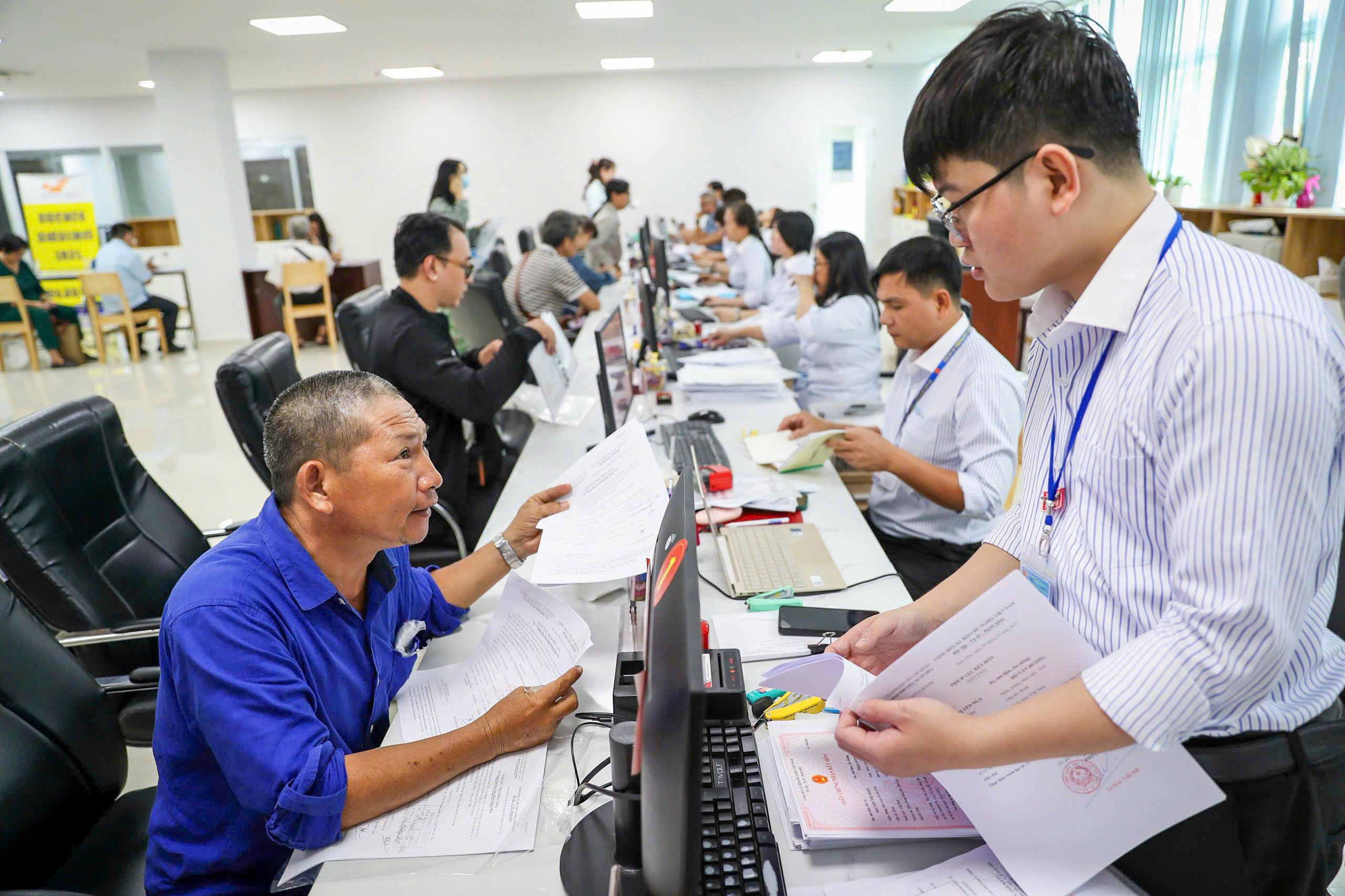 Chi tiết dự kiến các địa bàn ở TP.HCM và 30 tỉnh, thành áp dụng mức phụ cấp khu vực mới - Ảnh 1.